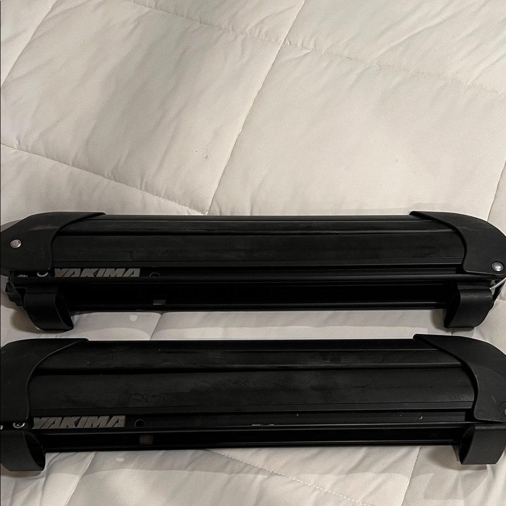 Pair of Yakima Roof Racks for Skis / Snowboard